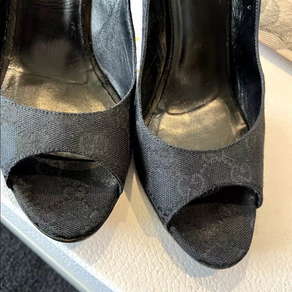 Authentic GUCCI Italy Bamboo Black LOGO Peep Toe Heels IT 39C/9 US